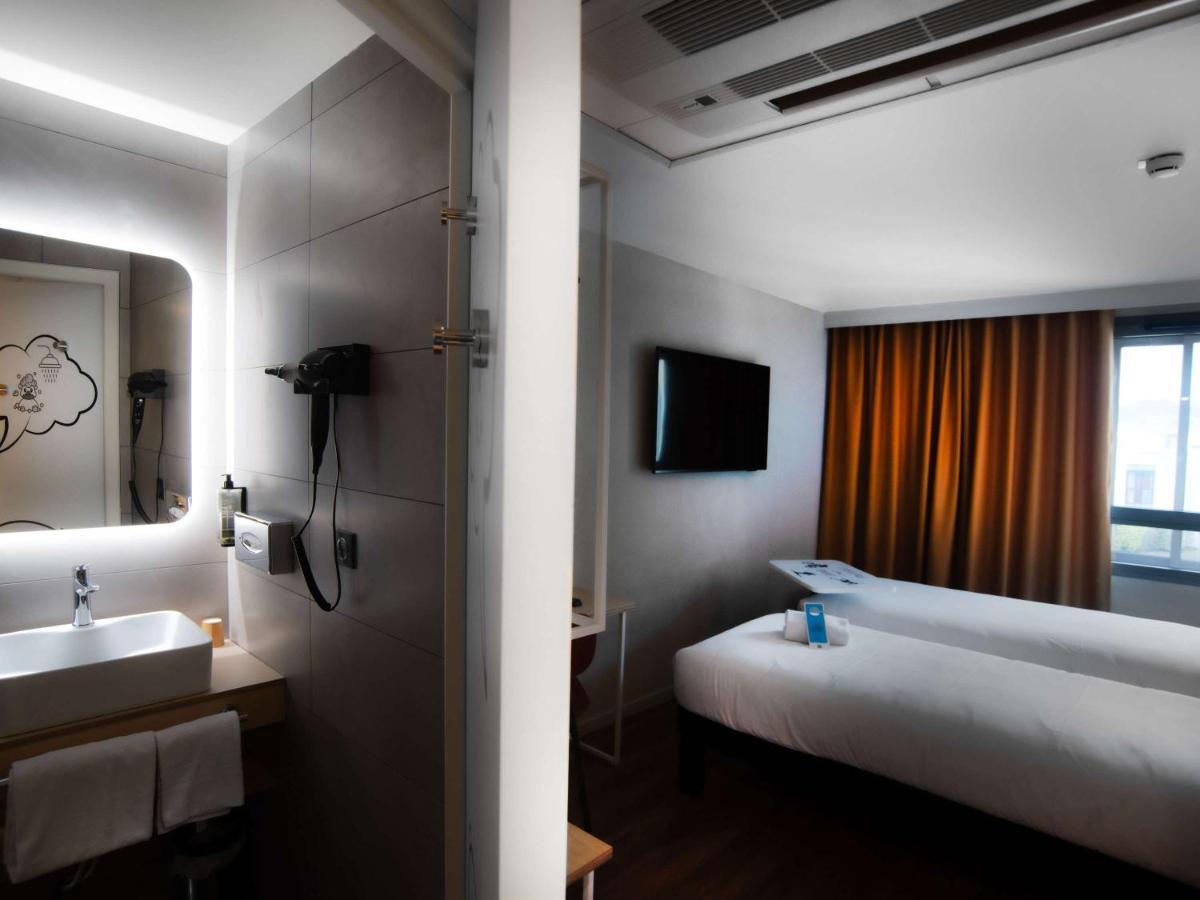 Ibis Styles Clermont-Ferrand Aeroport Otel Dış mekan fotoğraf